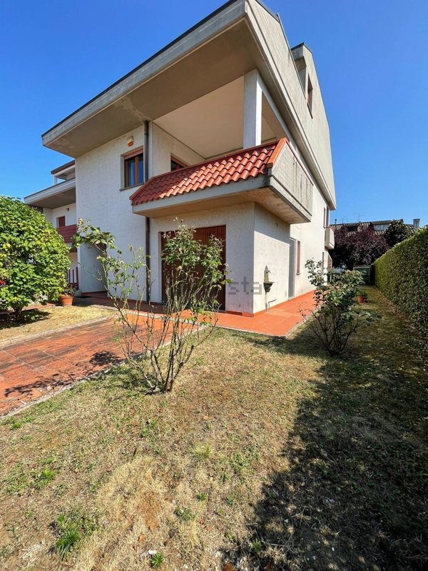 casa indipendente in vendita a Folignano in zona Piane di Morro