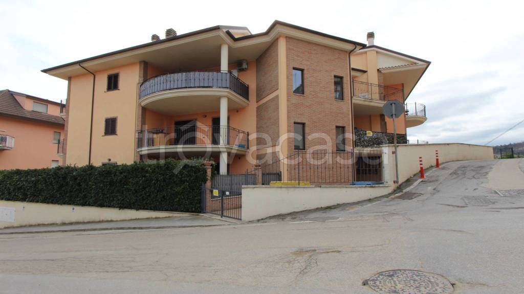 appartamento in vendita a Folignano