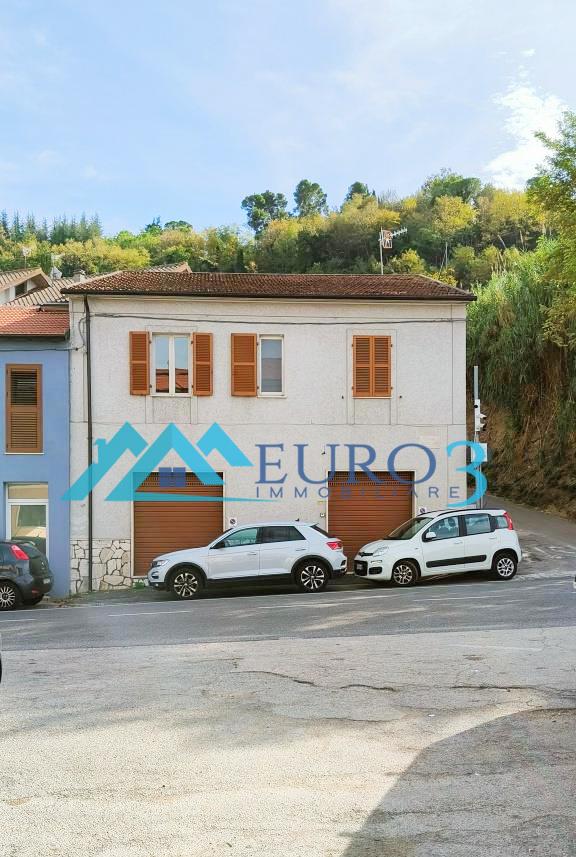 casa indipendente in vendita a Folignano in zona Case di Coccia