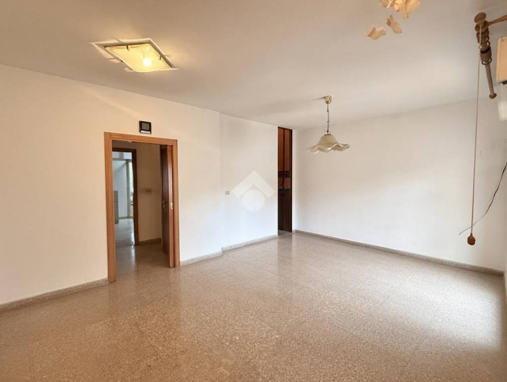 casa indipendente in vendita a Folignano