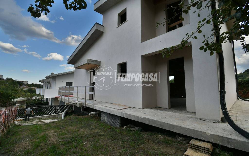 casa indipendente in vendita a Folignano