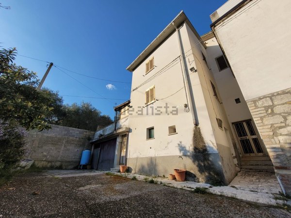 casa indipendente in vendita a Folignano in zona Piane di Morro