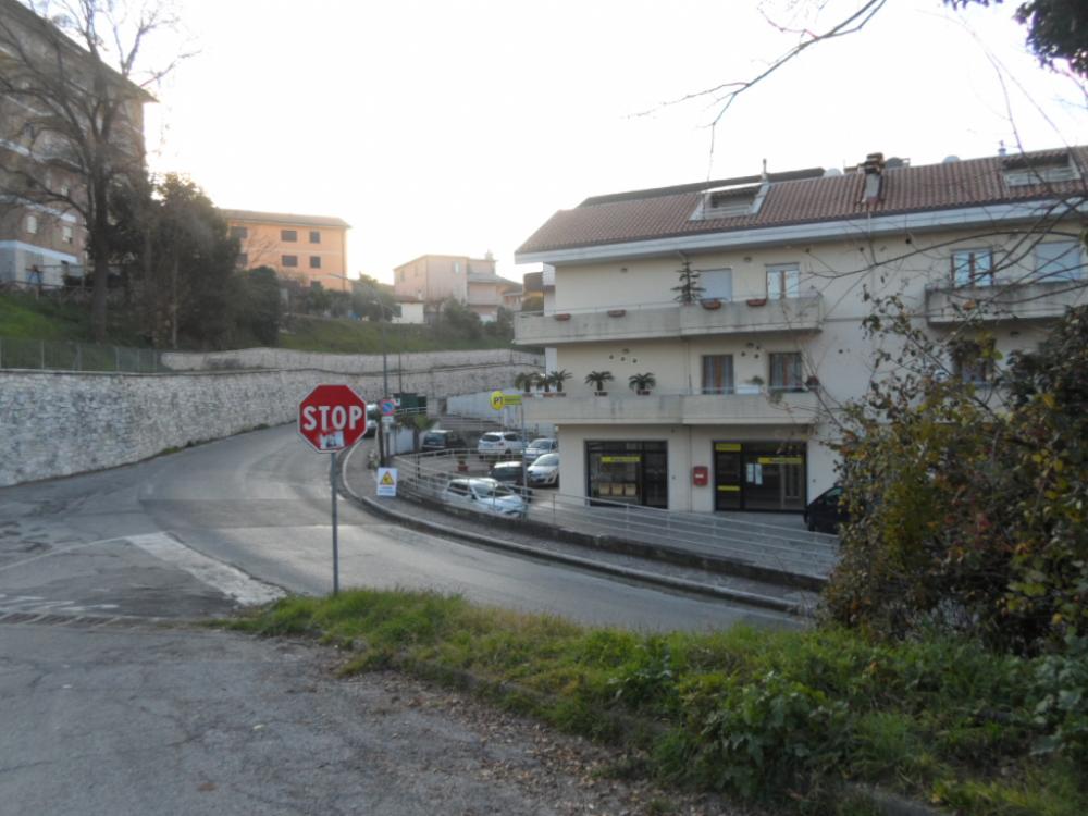 casa indipendente in vendita a Folignano