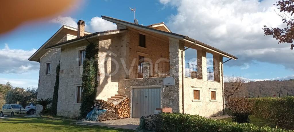 villa in vendita a Folignano