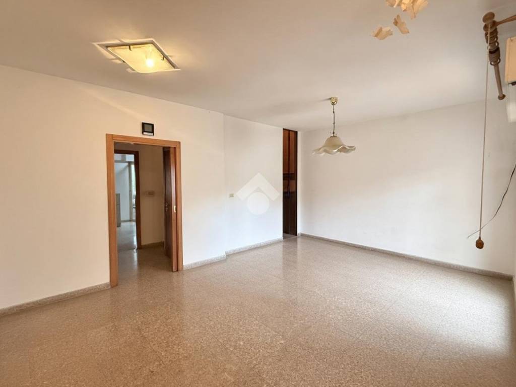 casa indipendente in vendita a Folignano