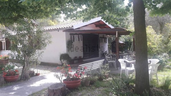 casa indipendente in vendita a Folignano