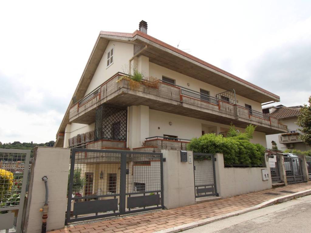 casa indipendente in vendita a Folignano in zona Villa Pigna