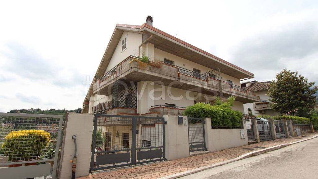 casa indipendente in vendita a Folignano in zona Villa Pigna