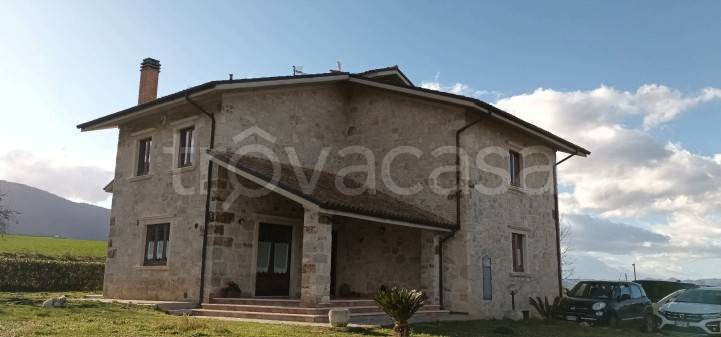casa indipendente in vendita a Folignano