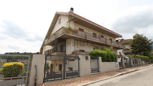 casa indipendente in vendita a Folignano in zona Villa Pigna