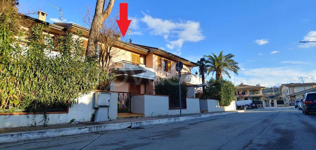 casa indipendente in vendita a Folignano