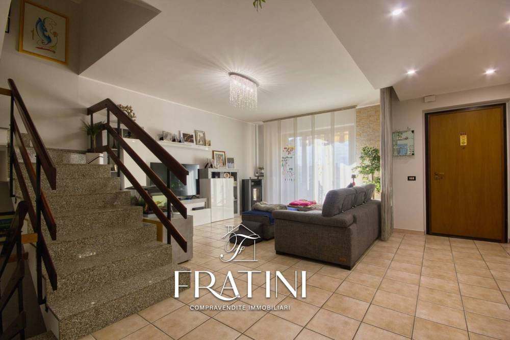casa indipendente in vendita a Folignano