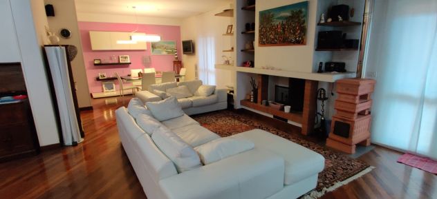 casa indipendente in vendita a Folignano