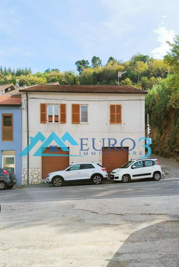 intera palazzina in vendita a Folignano in zona Case di Coccia