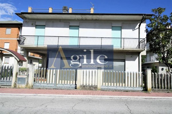 appartamento in vendita a Folignano in zona Case di Coccia