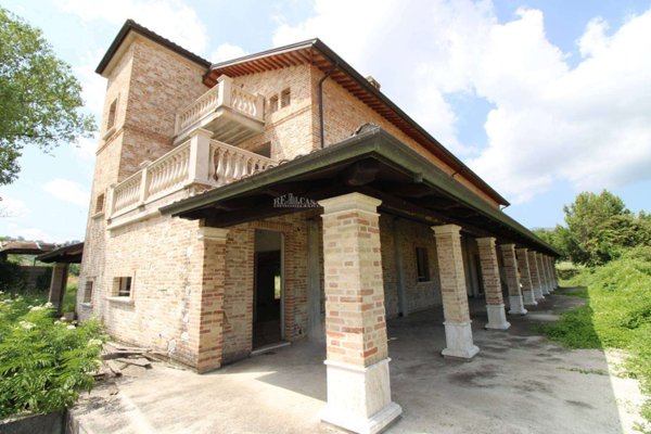 casa indipendente in vendita a Folignano in zona Piane di Morro