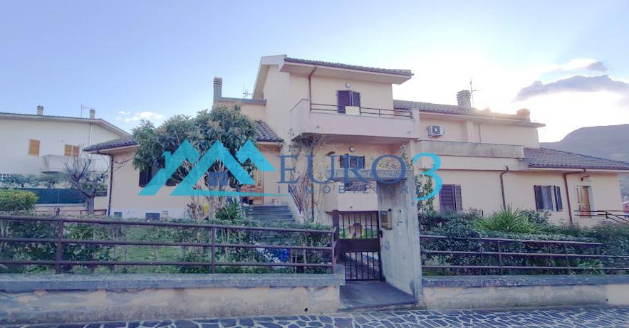 casa indipendente in vendita a Folignano in zona Castel Folignano