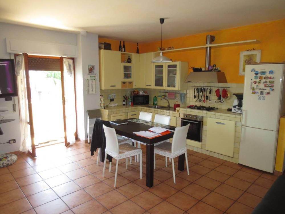 appartamento in vendita a Folignano in zona Case di Coccia