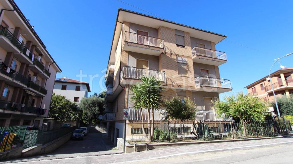 appartamento in vendita a Folignano in zona Castel Folignano