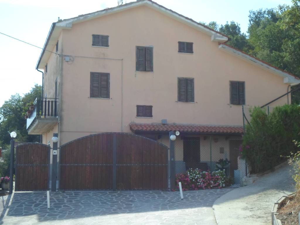appartamento in vendita a Force in zona Montemoro