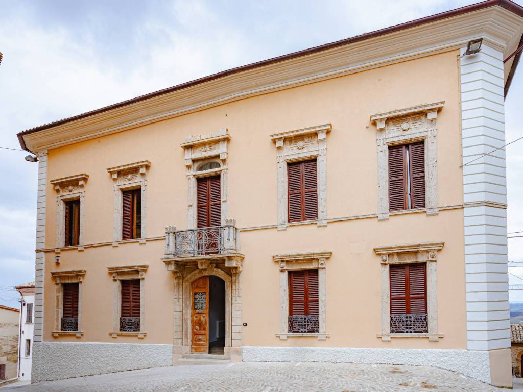 intera palazzina in vendita a Force