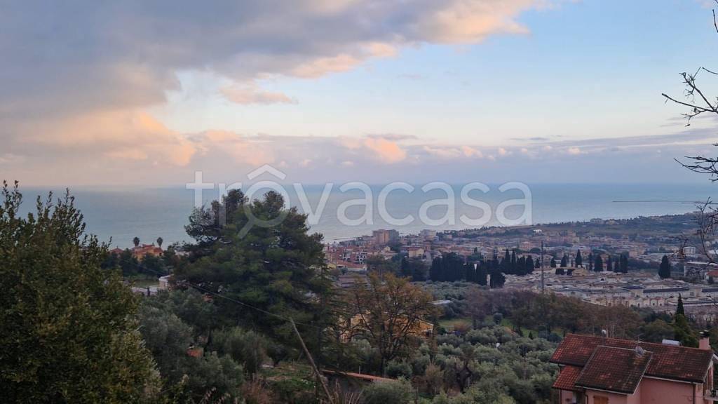 casa indipendente in vendita a Grottammare