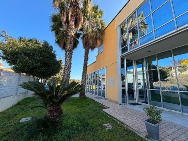 locale commerciale in vendita a Grottammare