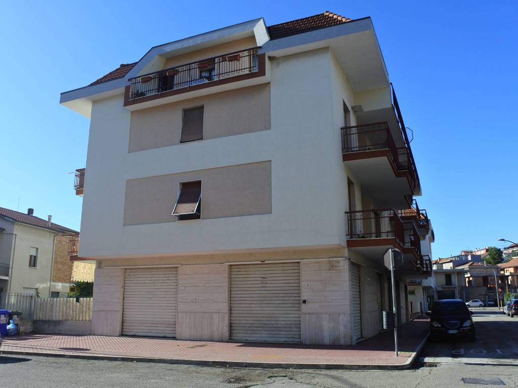 negozio in vendita a Grottammare