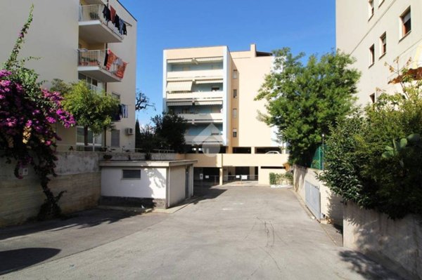 locale di sgombero in vendita a Grottammare