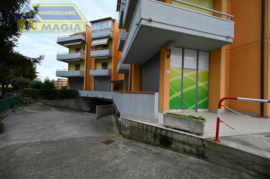 negozio in vendita a Grottammare