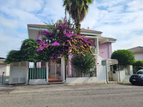 casa indipendente in vendita a Grottammare