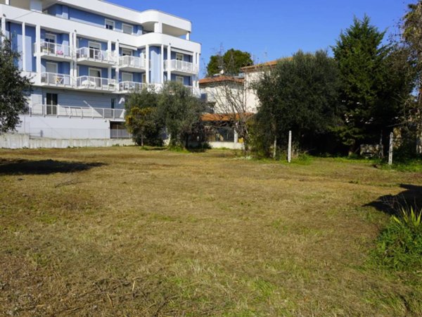 negozio in vendita a Grottammare in zona Ischia