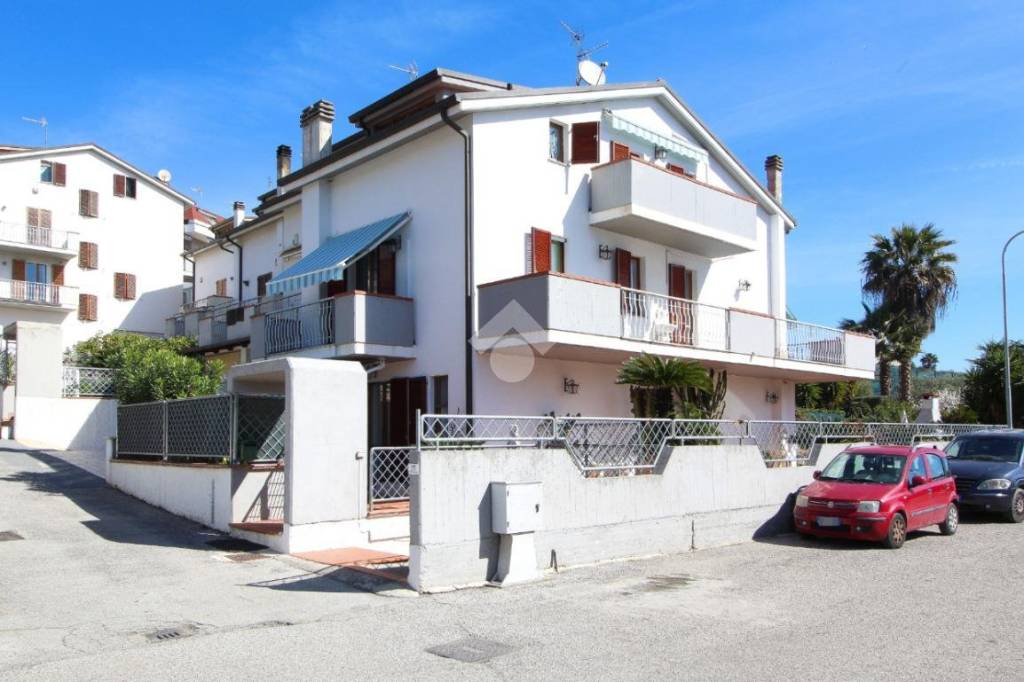 casa indipendente in vendita a Grottammare