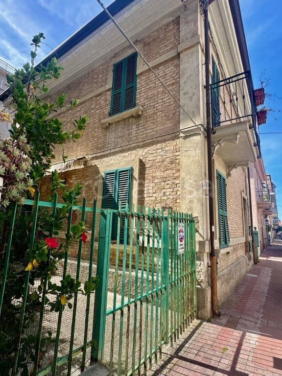 casa indipendente in vendita a Grottammare
