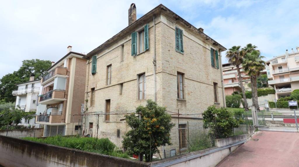casa indipendente in vendita a Grottammare