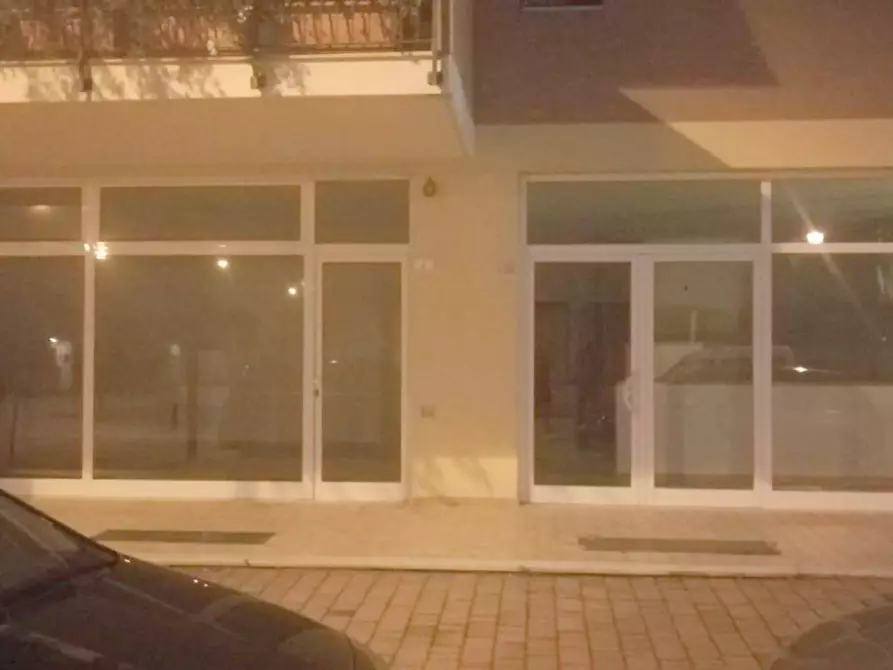 locale commerciale in vendita a Grottammare
