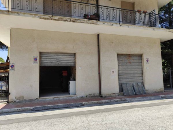 locale commerciale in vendita a Grottammare