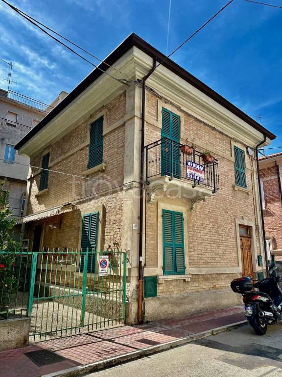 casa indipendente in vendita a Grottammare