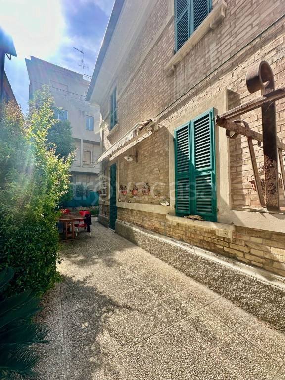 casa indipendente in vendita a Grottammare