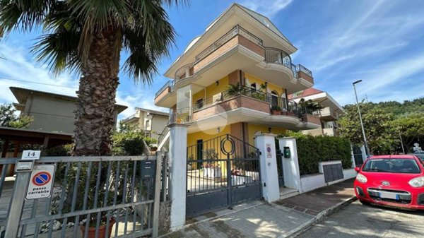 casa indipendente in vendita a Grottammare