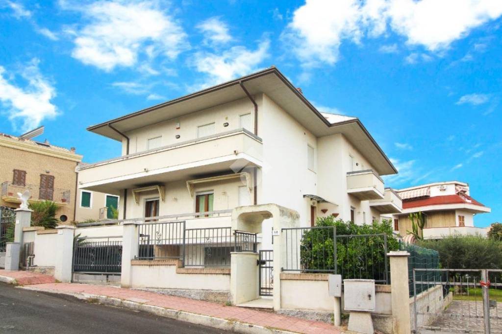 casa indipendente in vendita a Grottammare