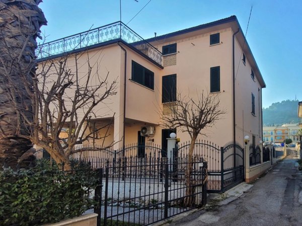 casa indipendente in vendita a Grottammare