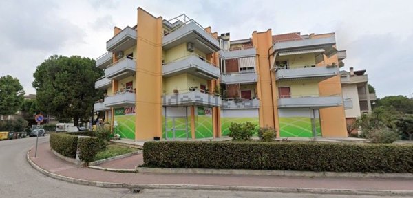 locale commerciale in vendita a Grottammare