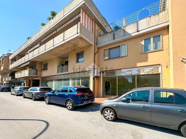 locale commerciale in vendita a Grottammare