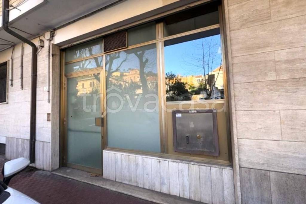 negozio in vendita a Grottammare