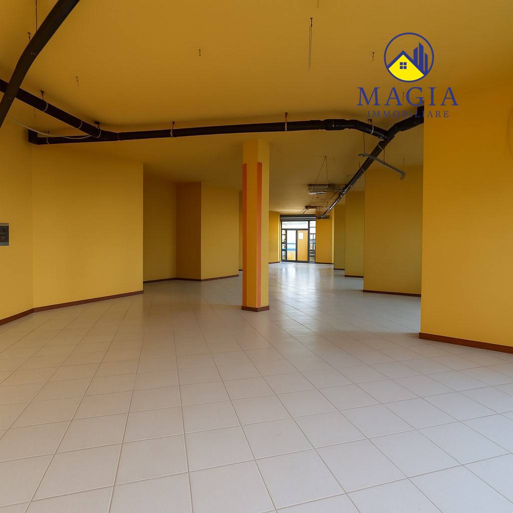 locale commerciale in vendita a Grottammare