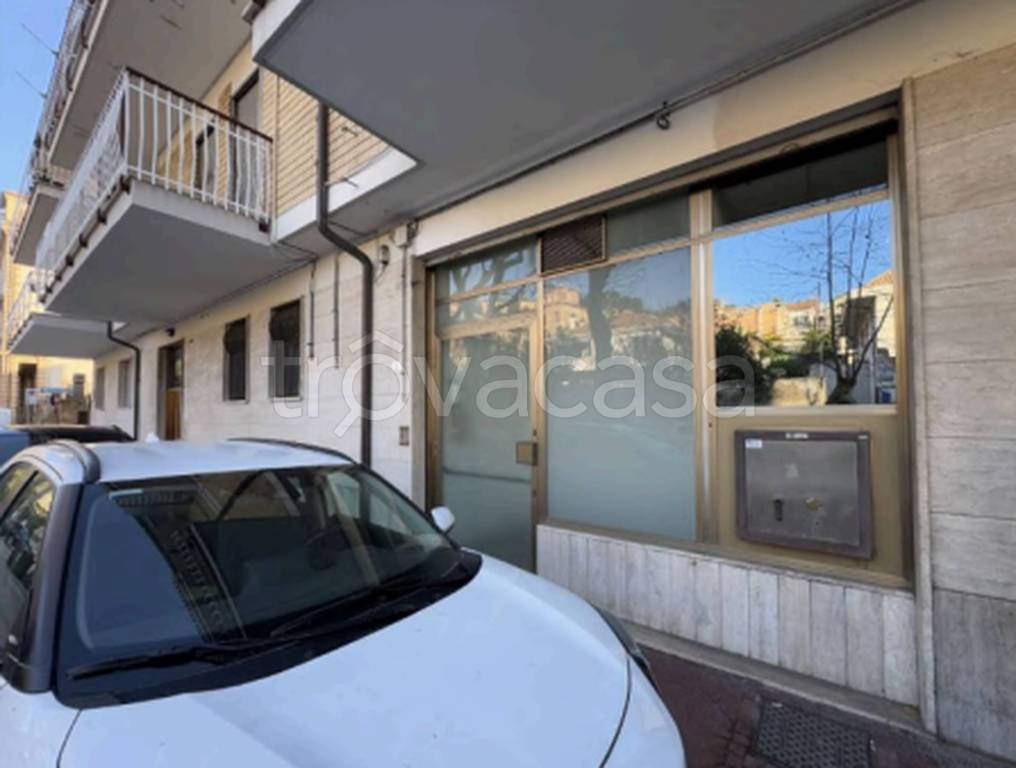 negozio in vendita a Grottammare