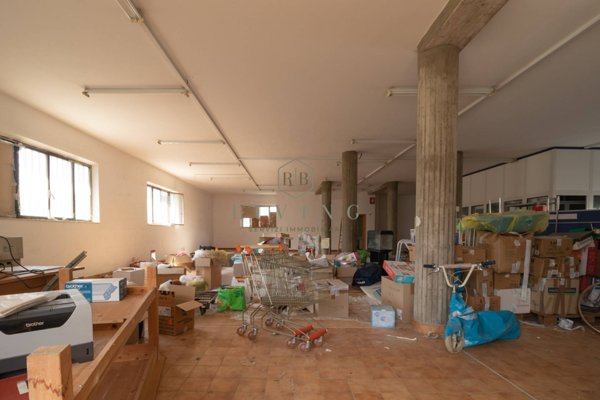 locale commerciale in vendita a Grottammare