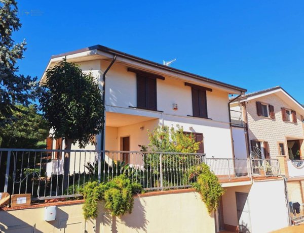 casa indipendente in vendita a Grottammare