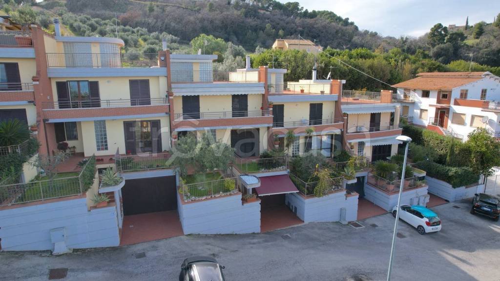 casa indipendente in vendita a Grottammare